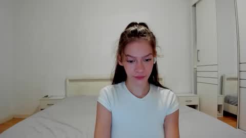 Snapshot of alexisyourdream chatting on 10/15/25, 06:57 Alex online show from 10/15/25, 06:57