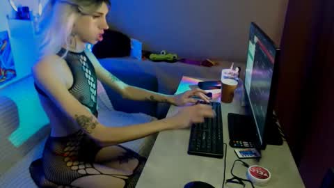 Snapshot of alexnaughty14 chatting on 11/16/25, 01:28 alexnaughty14 online show from 11/16/25, 01:28