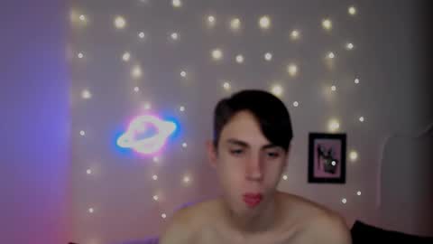 Snapshot of alexnaughty14 chatting on 12/21/25, 10:33 alexnaughty14 online show from 12/21/25, 10:33