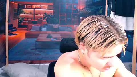 Snapshot of alexpierss chatting on 10/15/25, 07:14 Alex online show from 10/15/25, 07:14