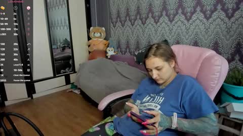 Snapshot of alexracc00n chatting on 01/21/25, 06:00 Alex online show from 01/21/25, 06:00