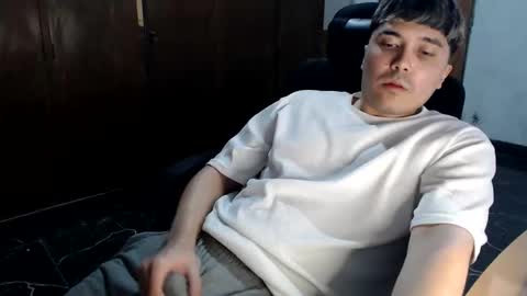 Snapshot of alexriversx chatting on 06/06/26, 04:23 Alexander online show from 06/06/26, 04:23