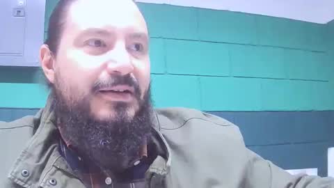 Snapshot of alextambet chatting on 11/11/25, 01:44 alextambet online show from 11/11/25, 01:44