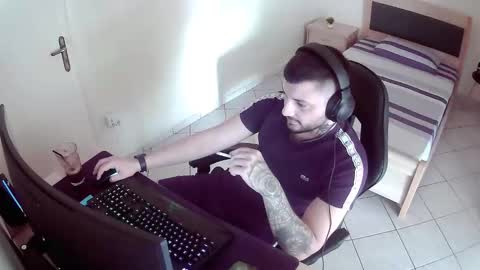 Snapshot of alexthepro00 chatting on 06/10/26, 08:35 alexthepro00 online show from 06/10/26, 08:35