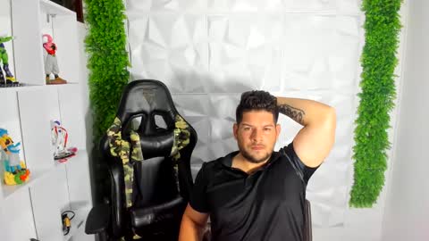 Snapshot of alexvacasin chatting on 01/14/25, 03:01 alex online show from 01/14/25, 03:01