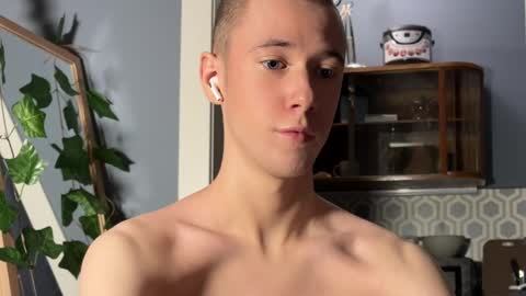 Snapshot of alexwos chatting on 12/08/24, 08:58 Alex online show from 12/08/24, 08:58