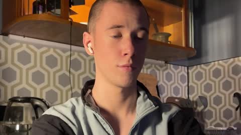 Snapshot of alexwos chatting on 12/17/24, 12:01 Alex online show from 12/17/24, 12:01