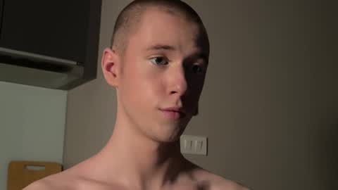 Snapshot of alexwos chatting on 01/08/25, 12:15 Alex online show from 01/08/25, 12:15