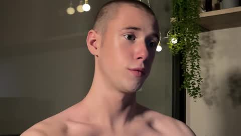 Snapshot of alexwos chatting on 01/21/25, 08:41 Alex online show from 01/21/25, 08:41