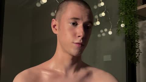 Snapshot of alexwos chatting on 02/10/25, 07:07 Alex online show from 02/10/25, 07:07