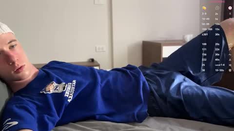 Snapshot of alexwos chatting on 09/17/25, 07:32 Alex online show from 09/17/25, 07:32