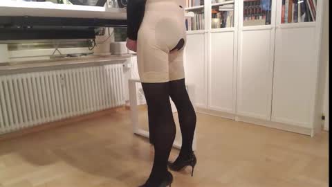 Shyshiny online show from 12/24/24, 11:33