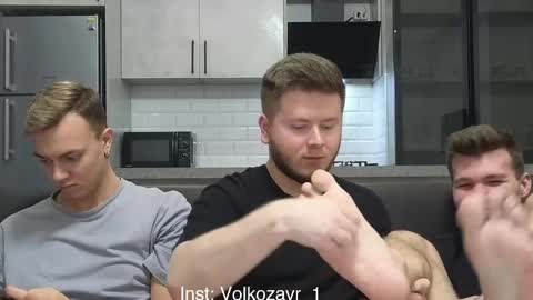 Snapshot of alexxx_d chatting on 12/18/25, 08:04 AlexDimaIgor online show from 12/18/25, 08:04