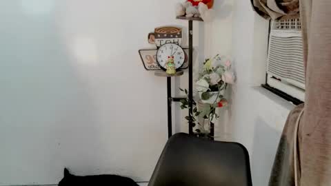 Snapshot of aleysia69 chatting on 10/21/25, 05:52 MARIE online show from 10/21/25, 05:52