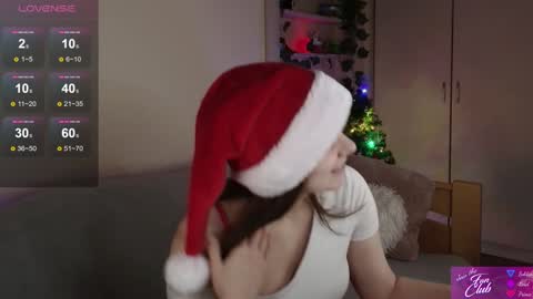 Snapshot of ali_cooper chatting on 12/26/24, 04:04 Alison online show from 12/26/24, 04:04