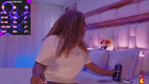 Snapshot of aliana_ross chatting on 10/15/25, 08:36 aliana_ross online show from 10/15/25, 08:36