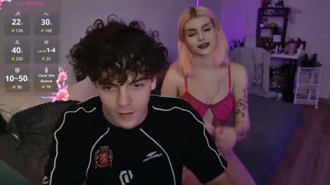 Snapshot of alice118james chatting on 09/21/25, 06:42 alice and james online show from 09/21/25, 06:42