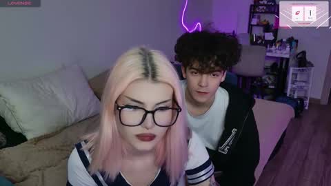 Snapshot of alice118james chatting on 09/27/25, 01:16 alice and james online show from 09/27/25, 01:16