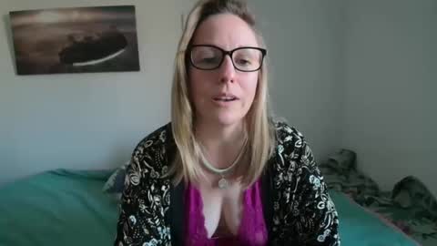 Snapshot of alice8363 chatting on 12/11/24, 01:28 Alice online show from 12/11/24, 01:28