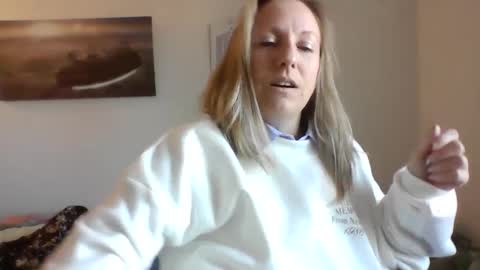 Snapshot of alice8363 chatting on 12/16/24, 09:35 Alice online show from 12/16/24, 09:35