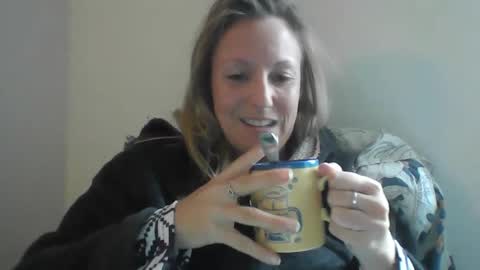 Snapshot of alice8363 chatting on 12/21/24, 01:42 Alice online show from 12/21/24, 01:42