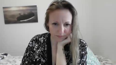 Snapshot of alice8363 chatting on 02/12/25, 04:11 Alice online show from 02/12/25, 04:11