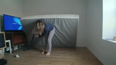 Snapshot of alice8363 chatting on 02/19/25, 07:28 Alice online show from 02/19/25, 07:28