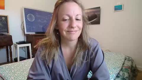 Snapshot of alice8363 chatting on 09/17/25, 07:43 Alice online show from 09/17/25, 07:43