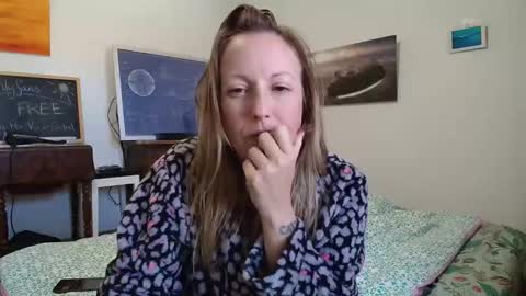 Snapshot of alice8363 chatting on 10/06/25, 08:34 Alice online show from 10/06/25, 08:34