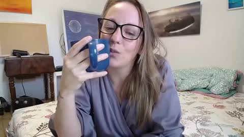 Snapshot of alice8363 chatting on 10/10/25, 04:17 Alice online show from 10/10/25, 04:17