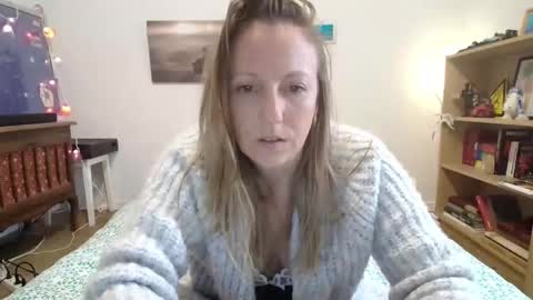 Snapshot of alice8363 chatting on 10/16/25, 08:26 Alice online show from 10/16/25, 08:26