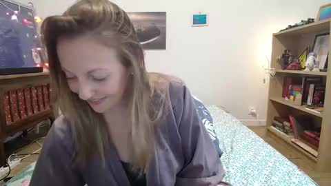 Snapshot of alice8363 chatting on 10/21/25, 03:02 Alice online show from 10/21/25, 03:02