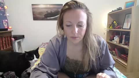 Snapshot of alice8363 chatting on 10/23/25, 07:51 Alice online show from 10/23/25, 07:51