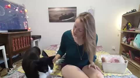 Snapshot of alice8363 chatting on 10/24/25, 08:33 Alice online show from 10/24/25, 08:33