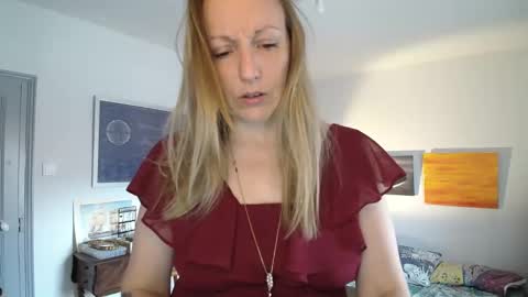 Snapshot of alice8363 chatting on 10/28/25, 07:56 Alice online show from 10/28/25, 07:56