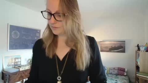 Snapshot of alice8363 chatting on 10/30/25, 10:38 Alice online show from 10/30/25, 10:38