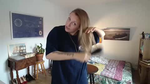 Snapshot of alice8363 chatting on 11/09/25, 10:13 Alice online show from 11/09/25, 10:13