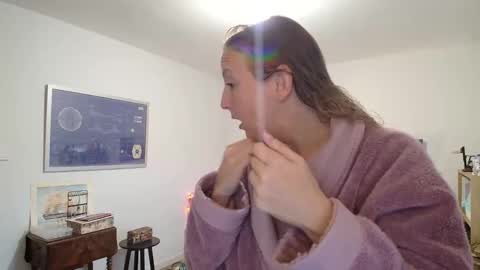 Snapshot of alice8363 chatting on 11/17/25, 10:10 Alice online show from 11/17/25, 10:10