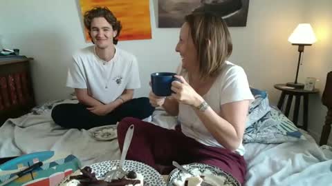 Alice online show from 04/10/26, 01:05