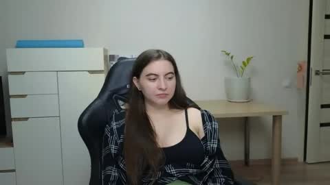 Snapshot of alice_________________________ chatting on 04/17/26, 05:49 Alice online show from 04/17/26, 05:49