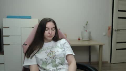 Snapshot of alice_________________________ chatting on 05/14/26, 05:53 Alice online show from 05/14/26, 05:53