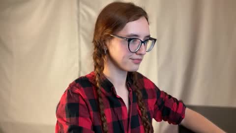 Snapshot of alice_alarcon chatting on 11/02/25, 08:00 Hey Im Alice online show from 11/02/25, 08:00