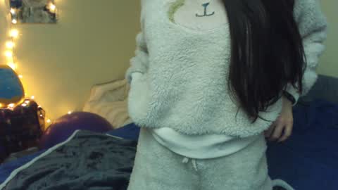 Snapshot of alice_asks chatting on 12/25/24, 02:14 Alice Asks online show from 12/25/24, 02:14