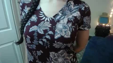 Snapshot of alice_asks chatting on 11/14/25, 02:10 Alice Asks online show from 11/14/25, 02:10