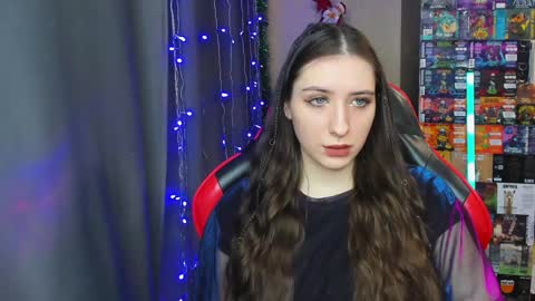 Snapshot of alice_bailey chatting on 12/13/24, 01:22 Alice online show from 12/13/24, 01:22