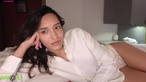 Snapshot of alice_bane chatting on 01/04/25, 09:52 A R Y A  T I A online show from 01/04/25, 09:52