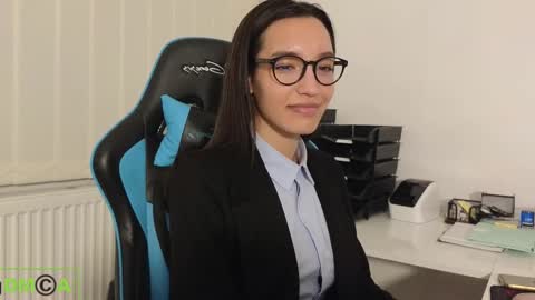 Snapshot of alice_bane chatting on 02/23/25, 08:00 A R Y A  T I A online show from 02/23/25, 08:00