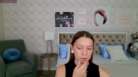 Snapshot of alice_charmy chatting on 01/24/25, 05:10 Alice in Wonderland online show from 01/24/25, 05:10