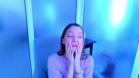 Snapshot of alice_charmy chatting on 02/15/25, 05:30 Alice in Wonderland online show from 02/15/25, 05:30