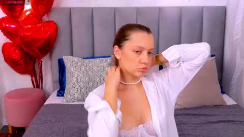 Snapshot of alice_charmy chatting on 02/19/25, 05:16 Alice in Wonderland online show from 02/19/25, 05:16